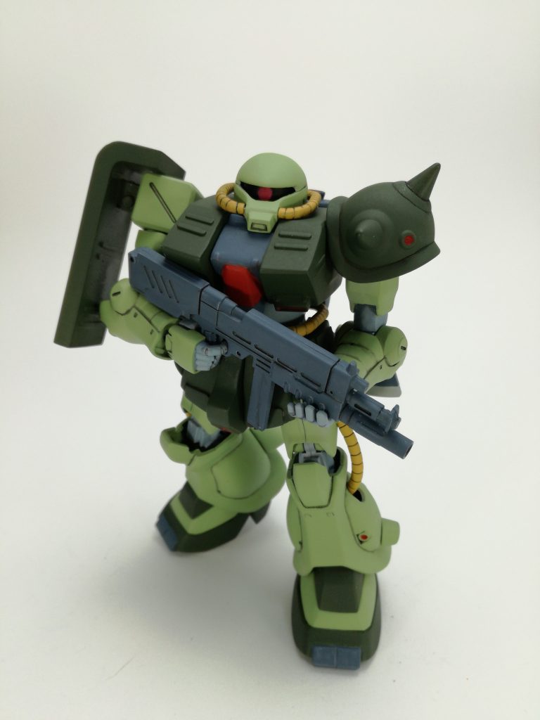 旧キット故のこの稼働域…！でも手を入れるところがいっぱいあるのって、すごい楽しいですね！一生懸命作ったので愛着もわきました！