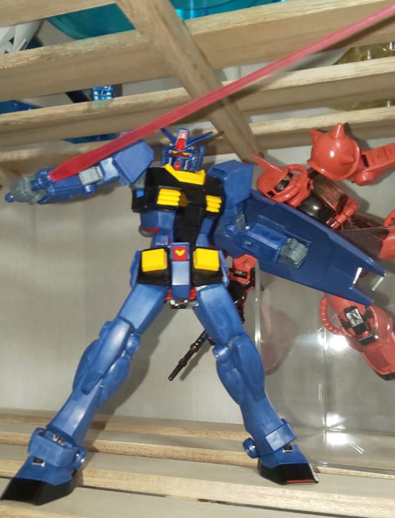 塗装はガンダムマーカー。サーベルの刃とシールドはジャンク品から。