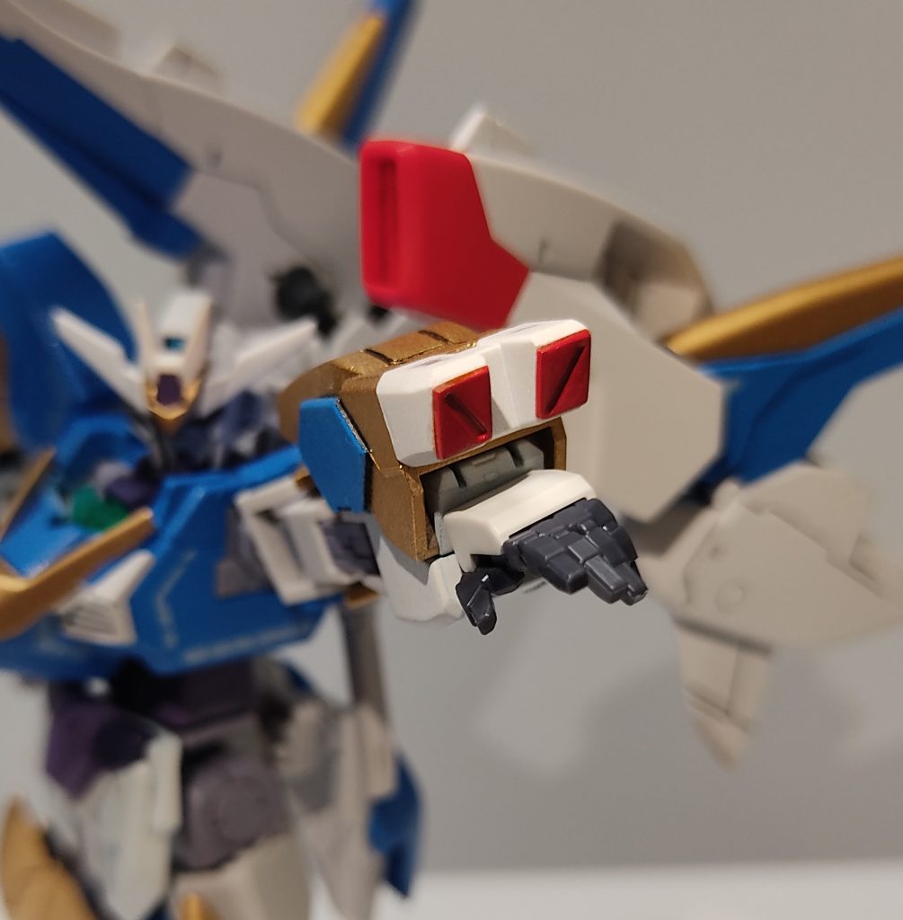 腕アーマーはIフィールドをイメージしてアサルトパーツの肩っぽく塗装赤い〼はコトブキヤの物です真っ白な手の甲はアニマリゼからこことアンテナだけしか使ってやれてないなアニマリゼ…