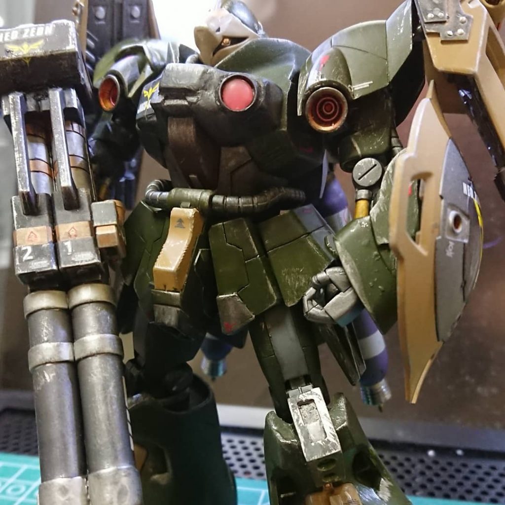 ダブルバズーカはそこら辺に転がってたのでくっつけました。何の機体のかは忘れたw手持ちの部分はヤクトドーガの純正品。