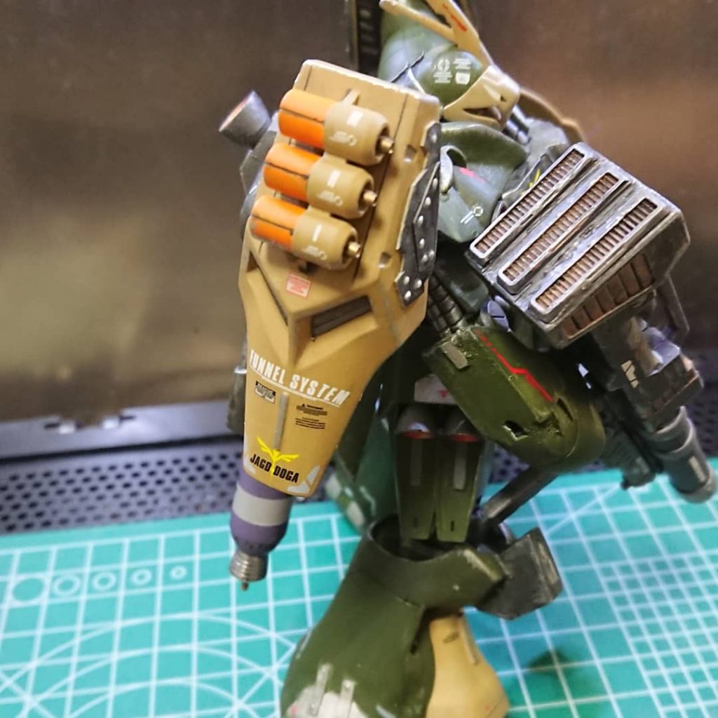 デカール貼りが楽しい。ちょっと貼りすぎ感が否めない