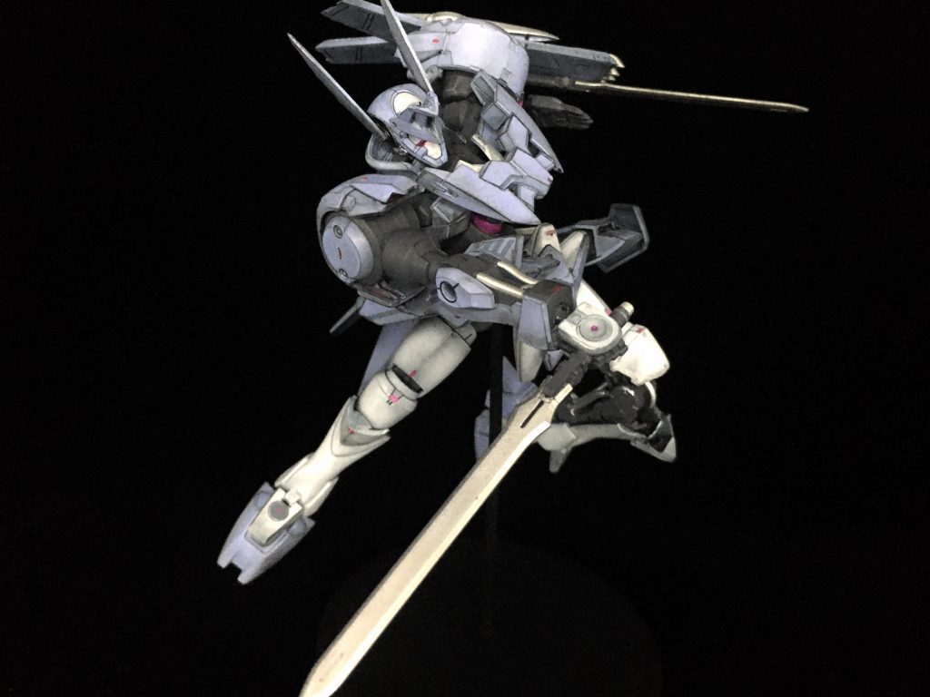 VKブレードシールドに装備されているだけでなく取り外して両手で戦うことができる