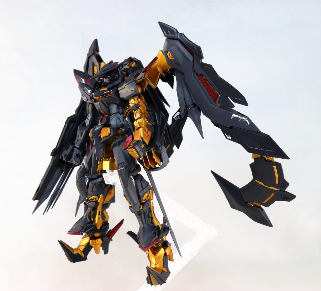 レッドの部分はキャンディー塗装の上から艶消しを吹いています。