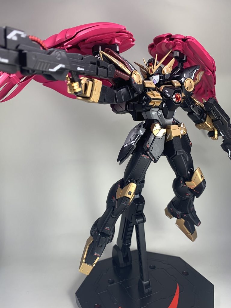 「フッ、出力はこの程度で充分だ」各部金色はMr.カラーのGXレッドゴールドで塗装しています。後は顎。色んな画像やゲーム画面見ても色が分からなかったので、ガイアノーツのラベンダーで塗装しました。