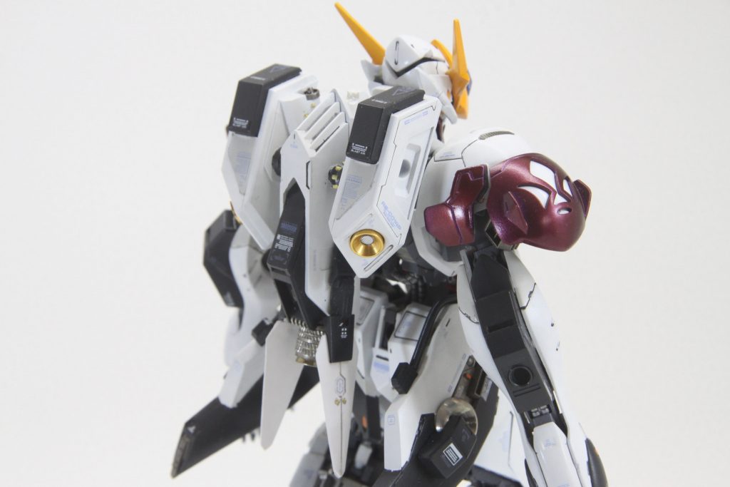 両側のスラスターパックは個別に稼働します