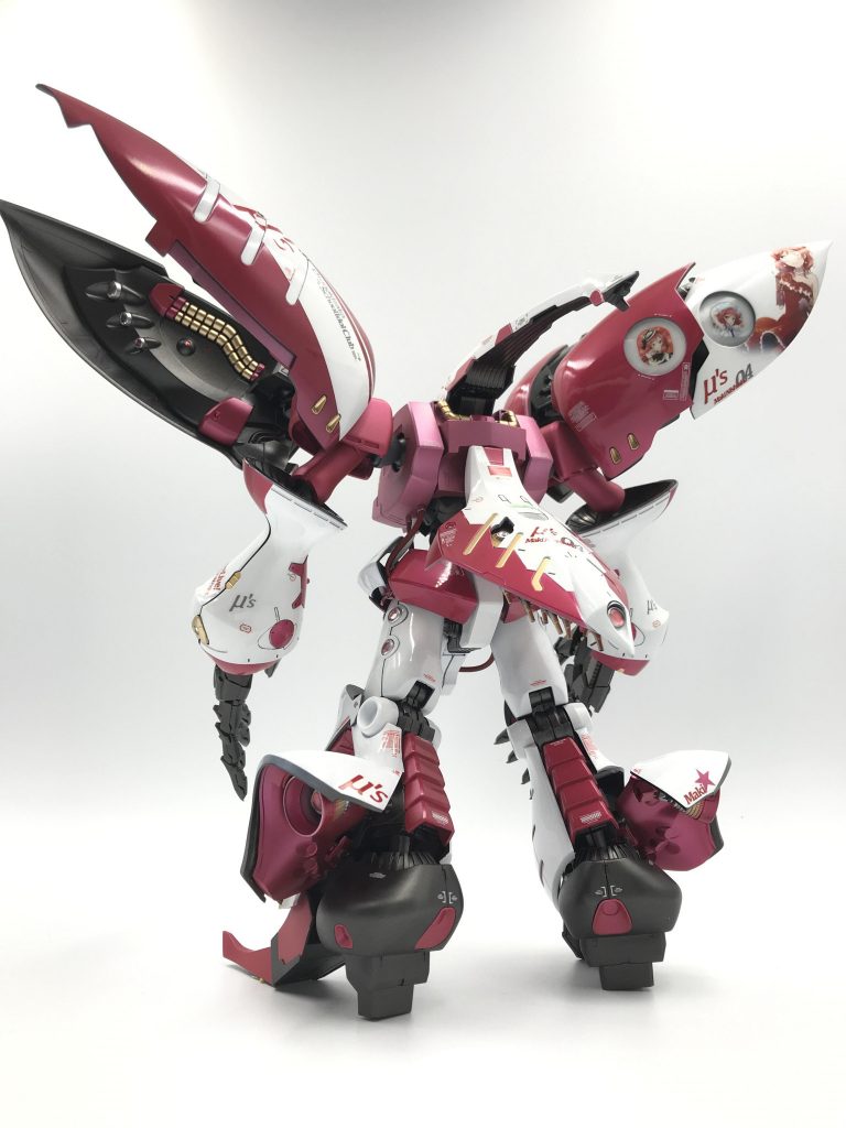 背面側真姫ちゃんといえばツンデレ。ツンツンな真姫ちゃんを正面、デレデレな真姫ちゃんを背面に配置し、どちらでも萌えられる仕様にしました。(ほとんど病気)