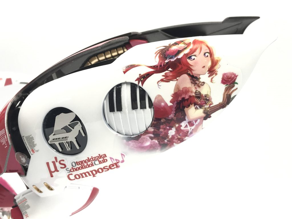 今回はキャラ画も自作デカールにしてみました。やはり透明部分の段差を消すのは無理でした。もっとギリギリでカットして段差を消さずに目立たなくする方向で作るべきでした。ちょっと後悔。