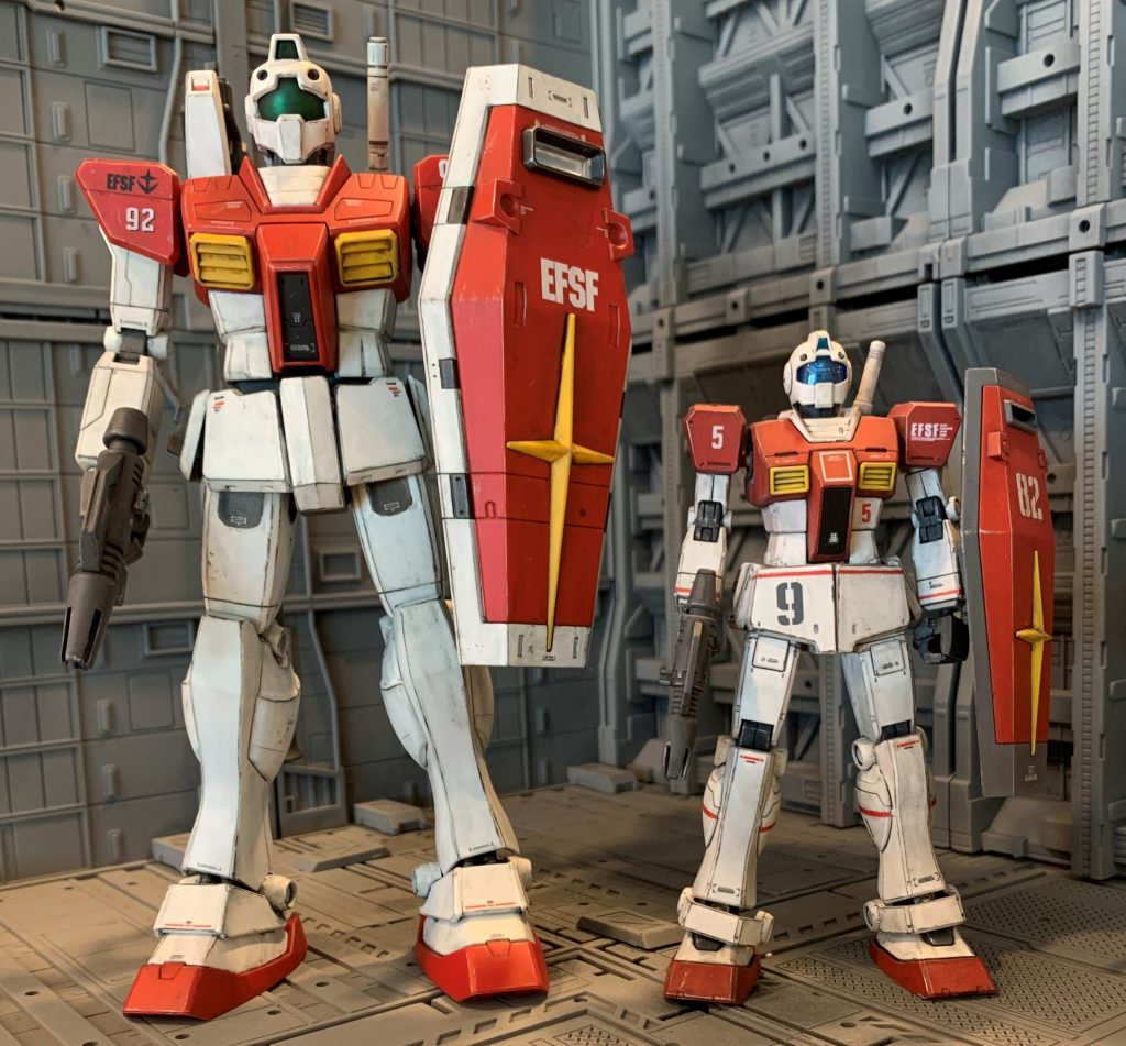 以前作ったオリジンノーマルジムと並べてみました。並べてみるとMGは迫力が段違いです。久々のMG挑戦でしたが、HGとはまた違った楽しさがありました。ガンプラを離れていた時期にMGも気になるキットが沢山出ているので、今後はMGもちょこちょこ手を出していこうかなと思います。今回のような昔作ったキットのリベンジもやりたいです。最後までご覧いただきありがとうございました。