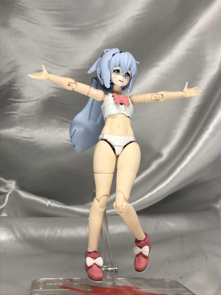 当初はピンクの衣装にしてたんですが、ピンクは白よりヤバいです（笑