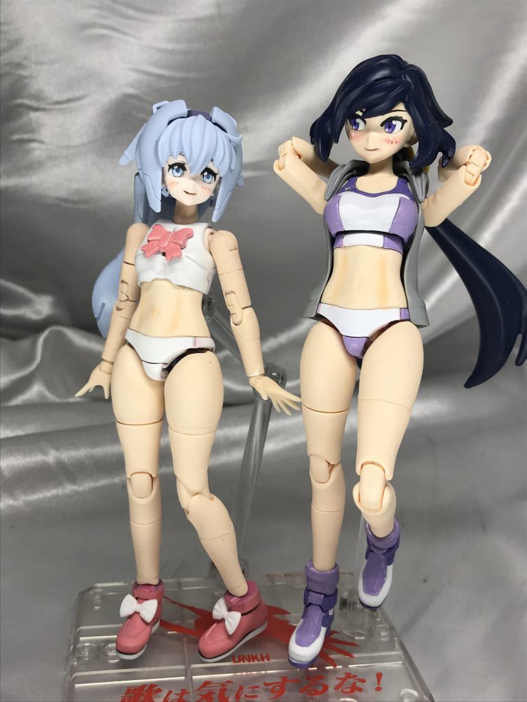 通常素体のアヤメさんと比べてこんな感じ。原作はもう一回り小さいと思いますが、これが精いっぱいです（＊゜ー゜）問題はふとももがむっちむちなことくらいです（笑