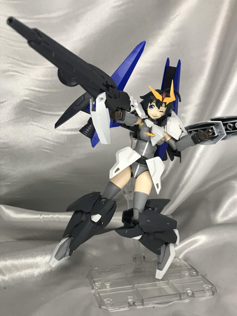 片手撃ち可愛いですね!wしっかり折りたためるあたり、このロングライフルはホント汎用世高いです。色々楽しめそうだからテルティウムアームズまた買い足したいです。