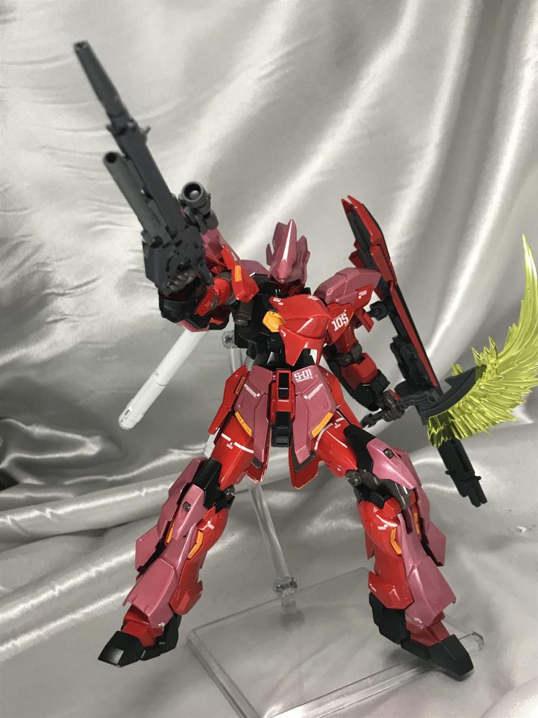 武器はシナンジュよりのビームライフル。シナンジュとシナンジュスタインの両方のいいとこどりな装備です。