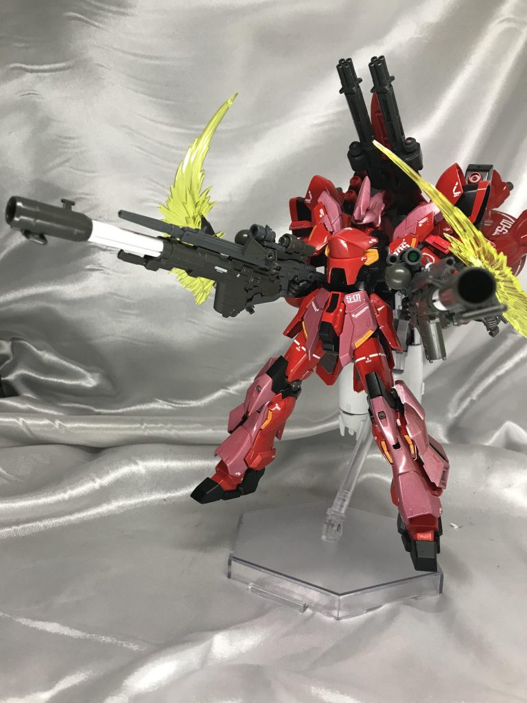 副碗があるので、ロケットバズーカ付きビームライフルも二丁装備してます。とにかく派手! これぞですわ(///▽///)
