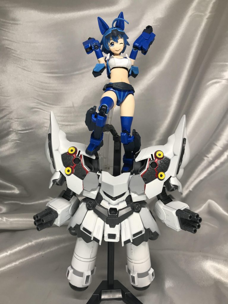 搭乗ポーズ。ナミさんはフミナの胸部パーツを使ってダイバースーツの前を肌蹴ている感じにしたんですが、ナミとフミナでは胴体出の可動部分が違うので、ナミさんの胴部分が少し詰まりました。