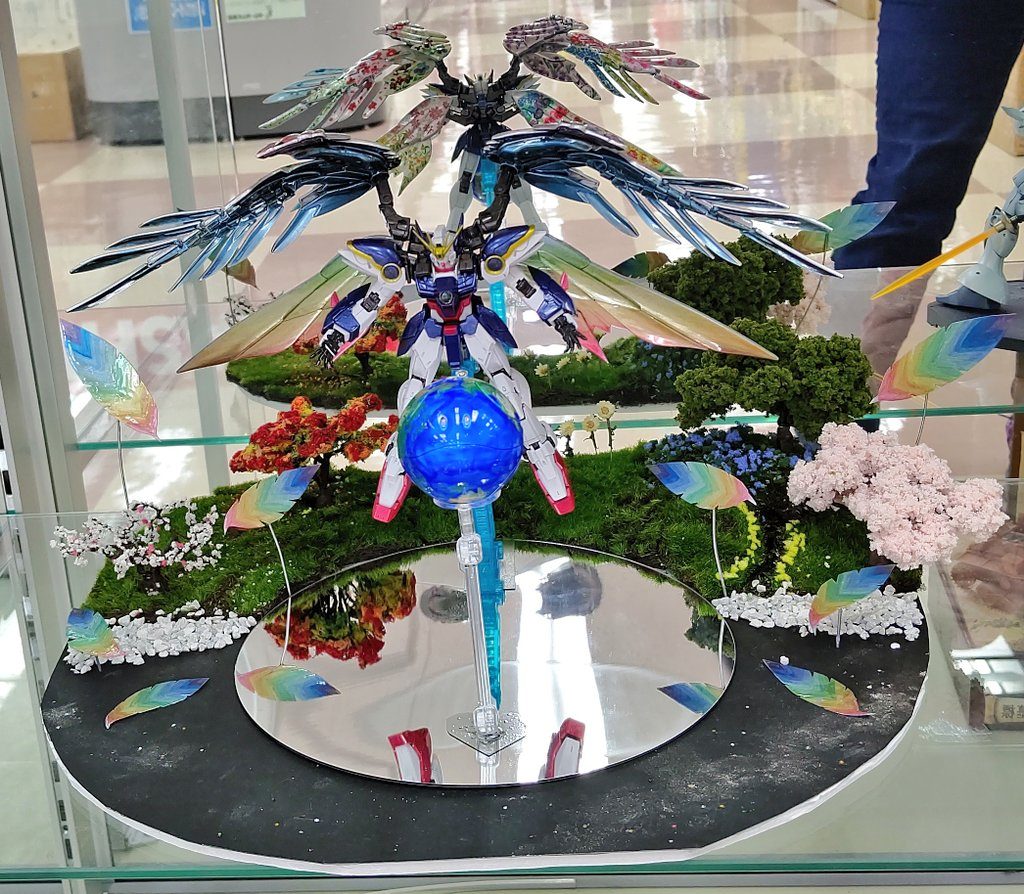 展示の1コマ。背面に鏡があると一気に全体が見えていい！！