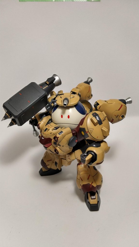 ハロローダーの上半身にグシオンの装甲をかぶせ、脚部は足首から先はハイモックの物を使用。塗装は細かい塗分けはいつものように筆塗り。