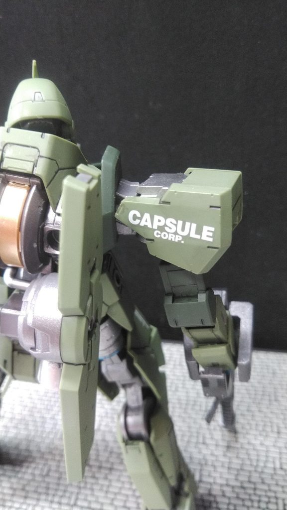 　ちなみにこのグレイズ、「カプセルコーポレーション製」です。