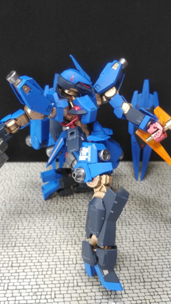 　シールやデカール類は基本、　使わなかったRGガンダムアストレイレッドフレームの使い回しです・・・