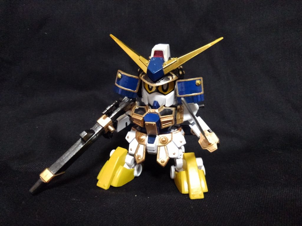 準重装形態。マドロックの未完成版を意識した形態となっています。