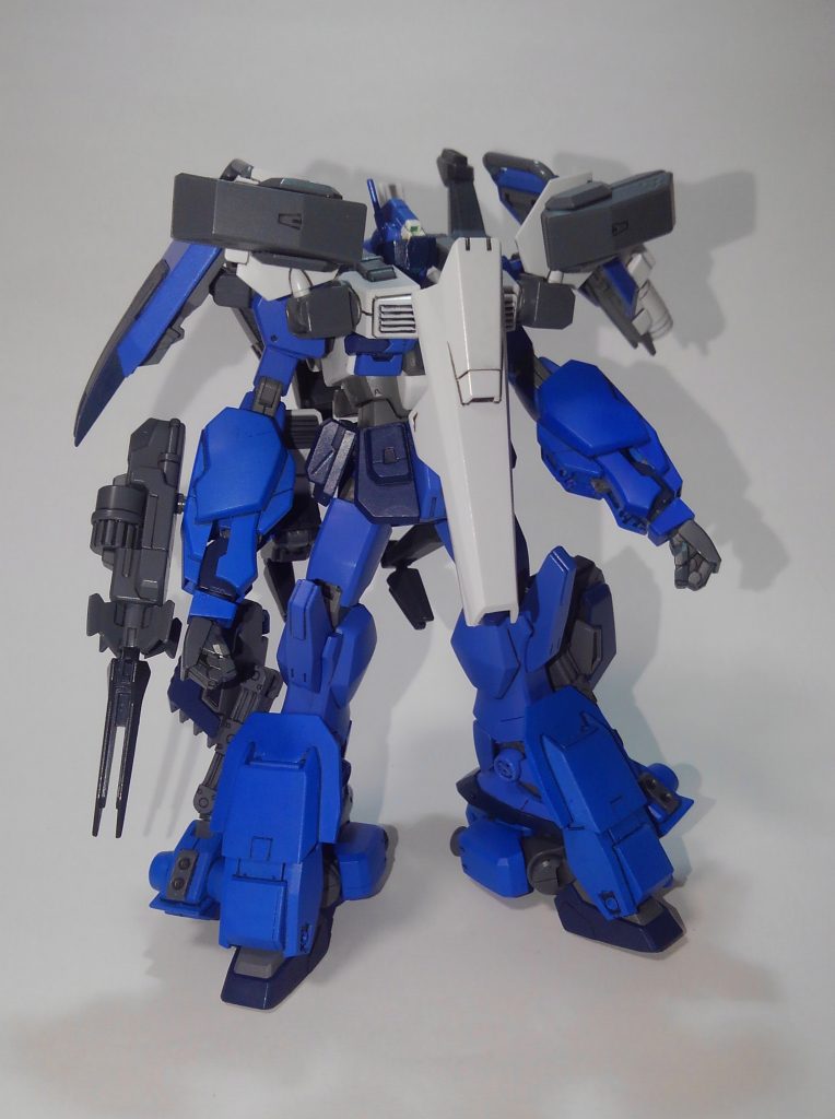 というわけで後編です。早速、僕のEx-Bと合体するタックアームズから紹介です。犬(雑)本体はEz-SRのバックパックを使っていますので2軸の3ミリ棒対応であれば問題なく取り付けられます。犬顔は胴体アーマーへ、さながら甲冑を着けている風となります。尻尾は某リボルビングバンカーのようにできます。片手が重くなりますw