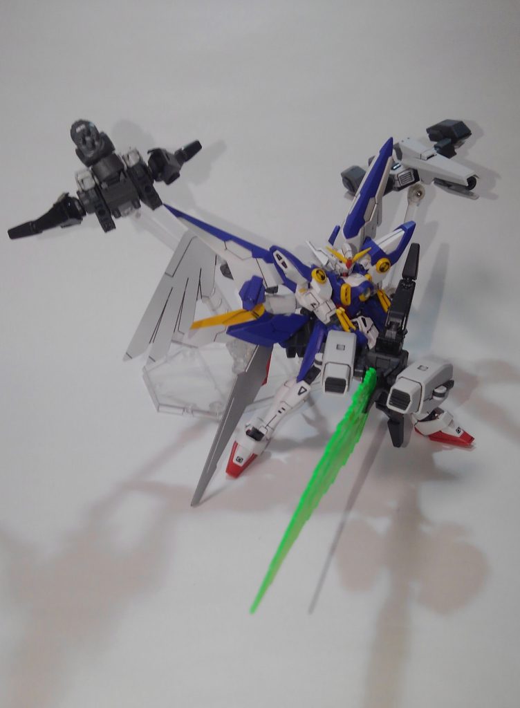 こんな運用になると思います。フォーメーションといってもただのオールレンジですね。ウイングのボールジョイントが結構きつめだったのでスタンド不要でそれなりにポーズを取れます。