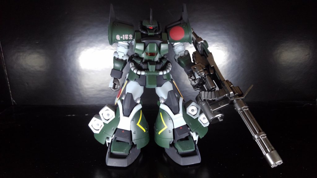 塗装は濃緑色1・明灰白色1・つや消し黒・オレンジイエロー・GXラフシルバーをエアブラシでしました。