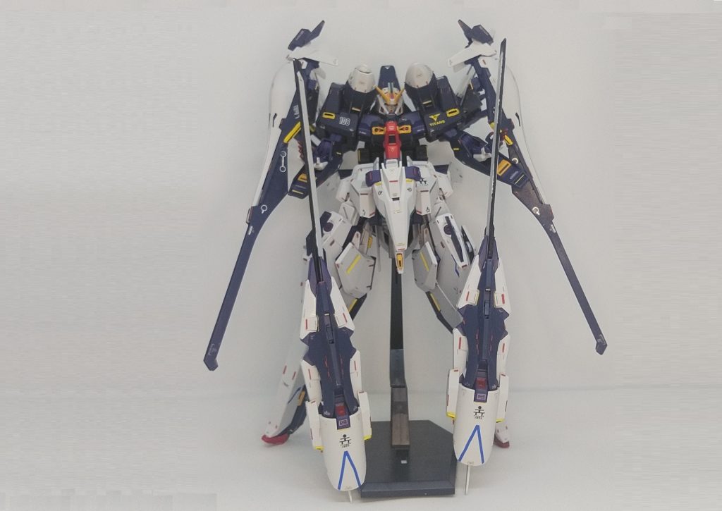 最後はハイゼンスレイⅡラーいつもの立ち方で、大物キットなので変にポーズを考えるよりはこのポーズが安定していて一番カッコよく見えると思います。