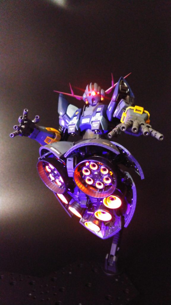 バーニヤは蛍光塗料で塗装してます。ブラックライトを当てると光ります。