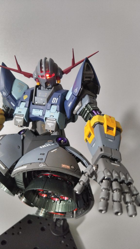 掌のマスキングが大変でした。