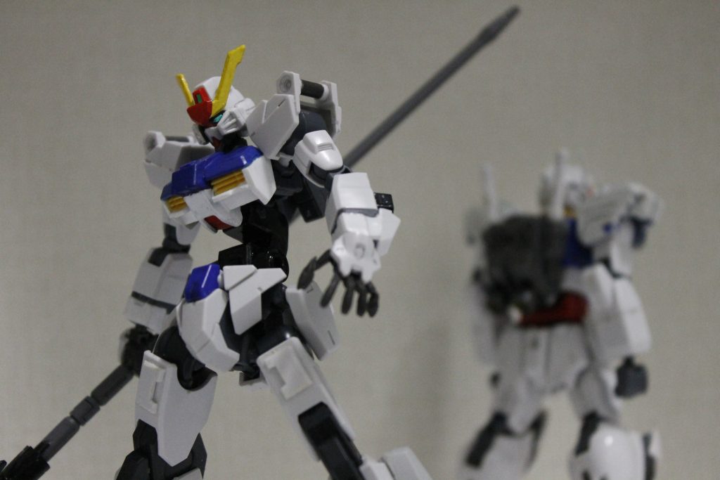 アルマノヴァは「新しい武器」という意味です。今までオーガスガンダムの系列機を量産してきましたが、それは一旦お休みしてオーガスに縛られない新しいガンダムを作ろうという意味を込めています。アルマノヴァ用のオプション装備近接戦闘装備(https://gumpla.jp/hg/617460)砲撃戦装備(https://gumpla.jp/hg/629826)