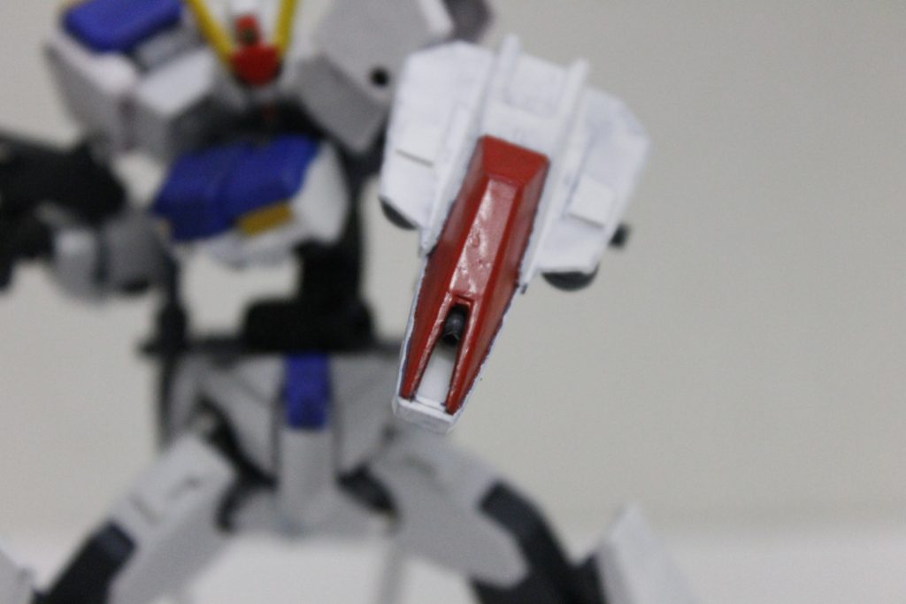 シールドはビルドブースターMk-2ベース。一部をくり抜いて内部に機関砲を搭載してます。