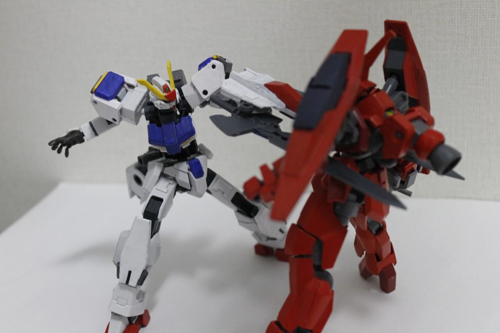 敵を挟んで切り裂いたりゼロ距離で機関砲を撃ち込んだりします。