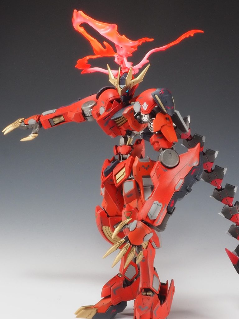 「行こう。皆で、俺たちの場所へ!」三日月、最初の頃は感情豊かな感じなのでこんな派手な機体も似合うかな?作っていてなんか天元突破しそうな機体だな?と思いながら完成させました。2020年最後の投稿になります。最後まで御覧いただけた方アリガトウございます!来年も投稿続けていきたいと思いますのでよろしくお願いします!皆さん良いお年を!