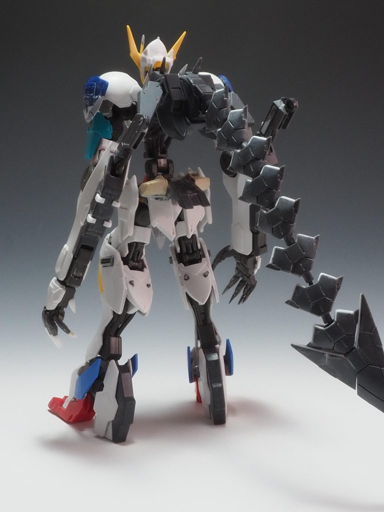 バックパックと腰アーマーの追加パーツは30mmのジャンクパーツを使ってます。ビーストソードも肉抜きが多いのでプラ板で埋めてます(パテだと重くなるので)