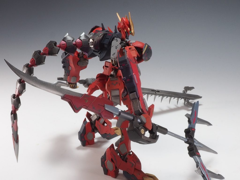 デカイ武器はカッコイイですが撮影が難しいです💦二刀流は良い構図が思いつかないのでバックショットで。あと槍は三叉に変形できます。