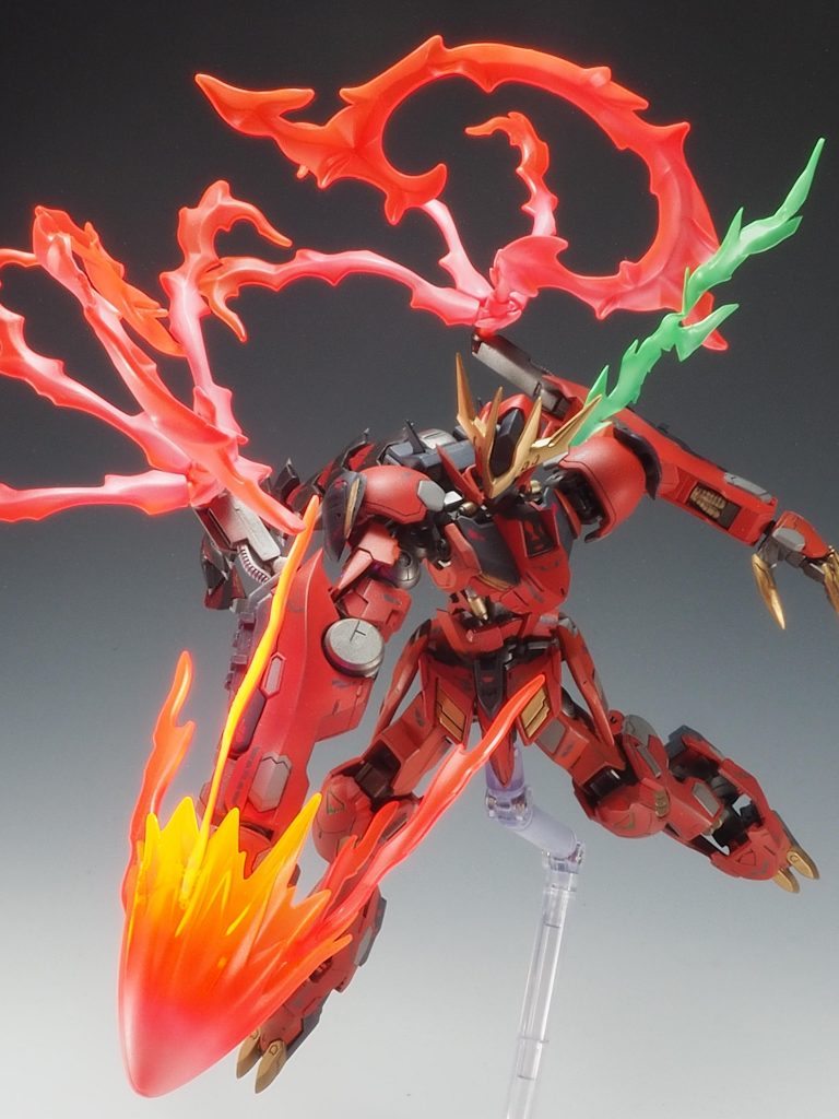 必殺技的な攻撃!(ネーミングセンス0なので技名は無しで)今回撮影にブラックライト使いました。蛍光塗料が反則的に光ります💦まあ今回は熱血ヒーローなので作風にあってると思います。