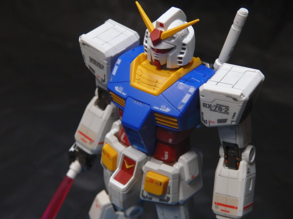 塗装レシピです。白:キャラクターホワイト+MSホワイト少量青:MSブルー赤:MSレッド黄:MSイエロー+MSレッド少量黒:スターブライトアイアンスカイブルー:MSブルー+キャラクターホワイトシルバー:スターブライトジュラルミン関節部のオレンジ:ガンダムマーカー メタリックオレンジ台座の溶解部:エヴァオレンジ部分塗装:MSホワイト+グレー+ブラウン他の方の作品と区別つきやすいかなと思って、アンテナは黄色にしてみました。