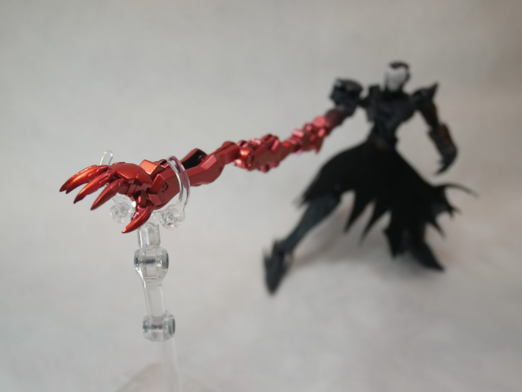 案の定、支えがないと構えられません、私が作るガンプラの宿命ですね。