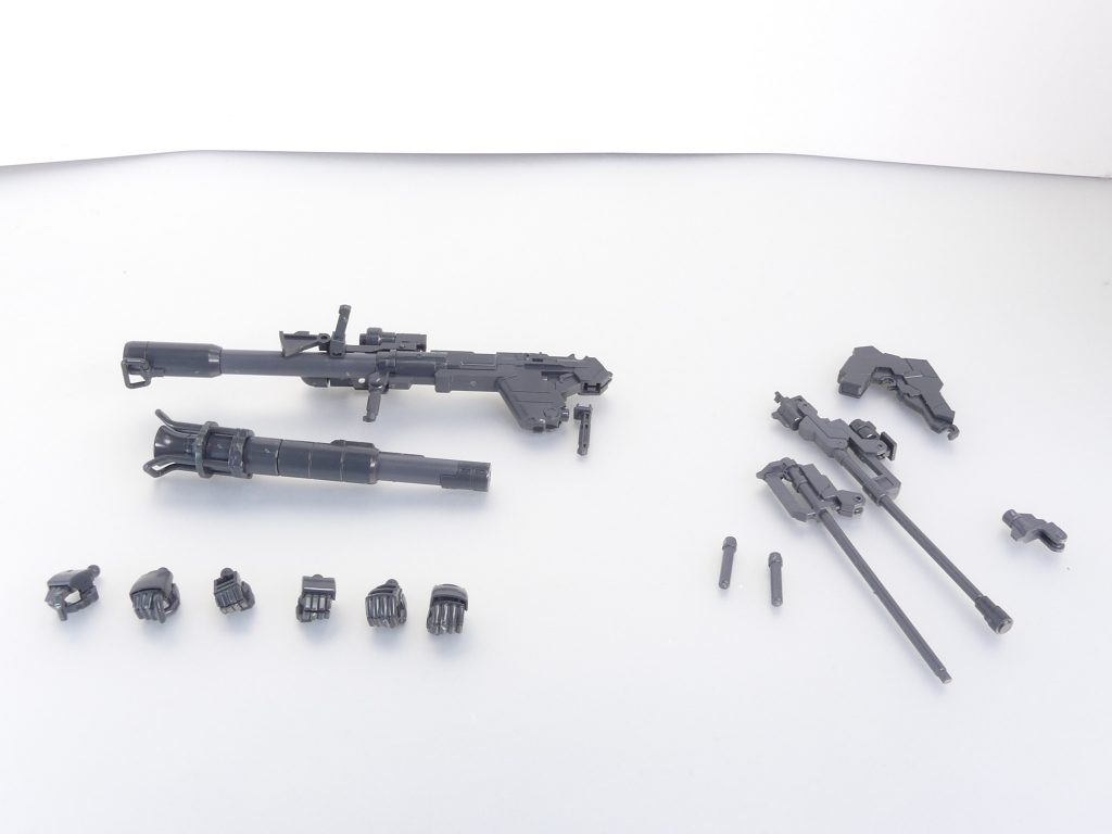 セット内容。・ロケット・バズーカ(一式)・ツイン・ビーム・スピア(一式)・銃持ち右手首(角度付き)(連邦・ジオン各×1)・武器持ち手首(連邦・ジオン左右各×1)・手首用甲パーツ(連邦・ジオン左右一式×1)