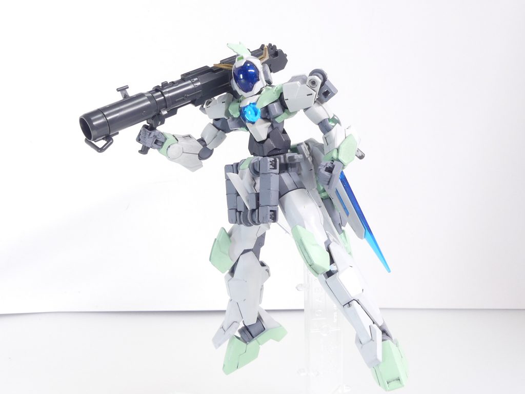 こちらは短縮タイプ。シナンジュのシールド裏に懸架する時の状態。元機体が大型のため、通常MSサイズのヴィンテージではこれでも十分。
