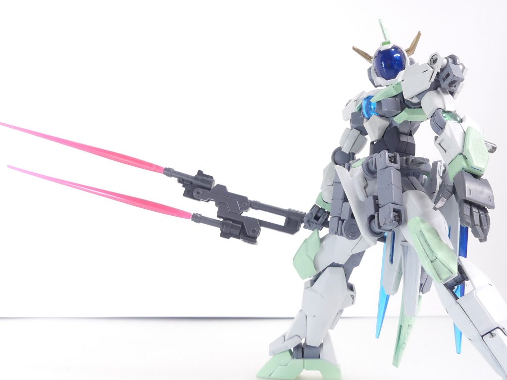 ツイン・ビーム・スピア:ジム・ストライカーなどが持つビームスピア。ビーム・サーベル部は外せます。ビーム刃は一般的に使うSB-7系列と同径だったかな。