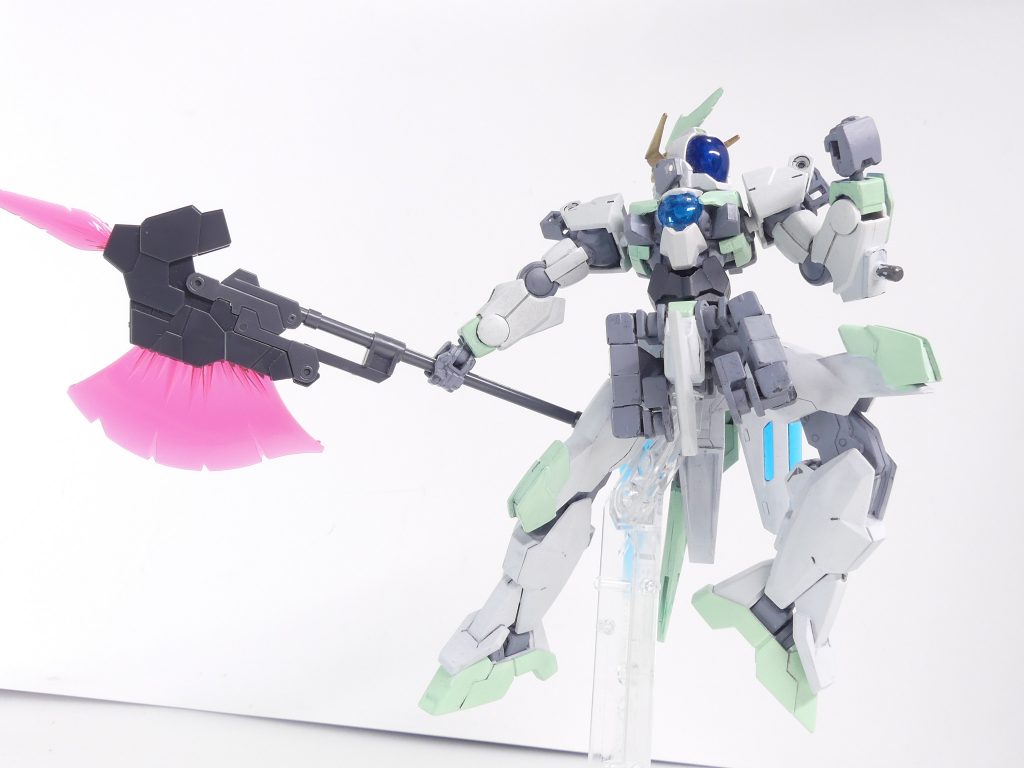 大型のビームアックスとしても組み替え可能。ハイパー・ビーム・ジャベリン代わり?