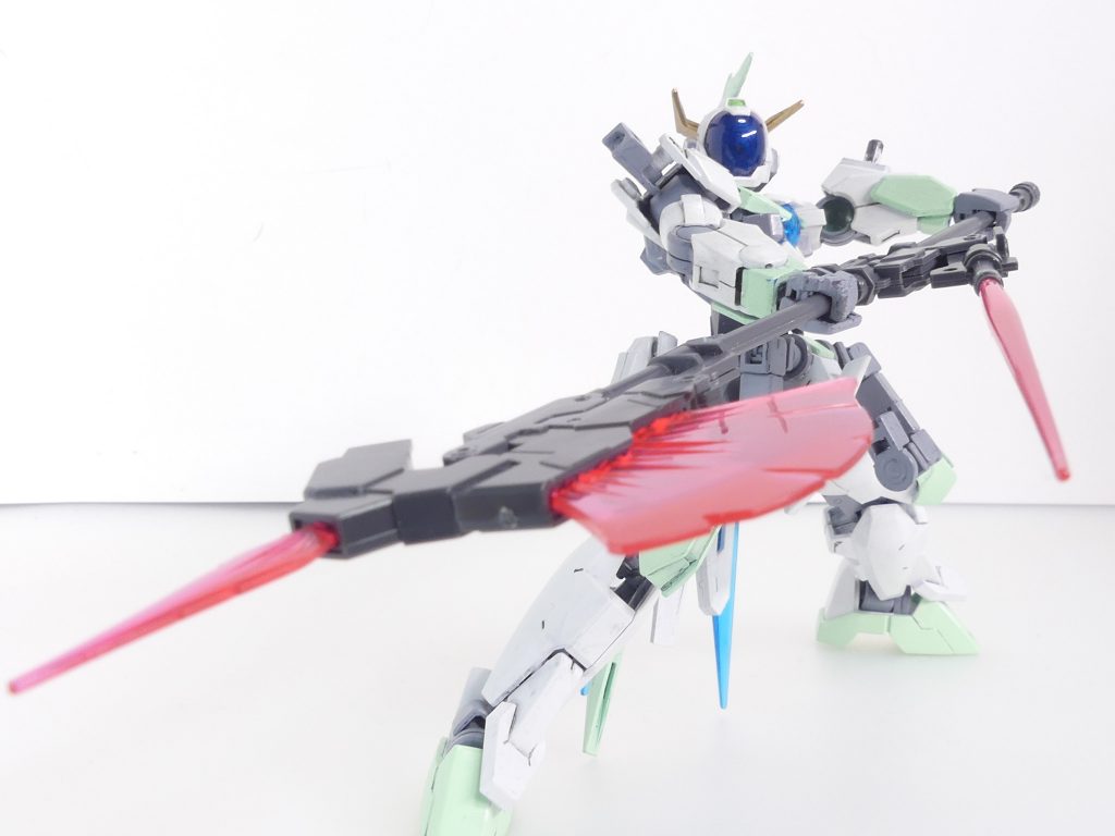 第120改「その頃の「アルケミスト」01」お久しぶり。あたし、アルザス・リースリング。そしてここが、あたしのフォース・「アルケミスト」のフォースネスト。新有志連合・「ネクサス」に加入した今も、武装のテストは細々と続いているわ。まぁ、今はフォース内の目的のためなんだけど。メンバーの一人、キルシュ・シリウス君。彼のグフ・スラッシュバサラは、「惑星エルドラ事件」の最終ミッションで現実世界にフィードバックされたダメージで・・・つまるところ、大破したのよね。しばらくは代替機、もしくはダイバーのみでのダイブを行っていて・・・彼なりに次の機体を考えた結果、やっとそのベース機が決まったみたい。シナンジュ。ご存じ「赤い彗星」の系譜・・・それ用に今、いろいろと武装の手ほどきをしていることろ。あたし達も「ネクサス」としての活動中だけど・・・余裕はあるから、いろいろと武装を確かめているわ。シールドに外付けできるロケットバズーカとか。キルシュは近接戦闘主体のバトルスタイルを取っているから、そういった武装は無粋?まぁ・・・いろいろと「活用」してもらうとしましょう・・・!