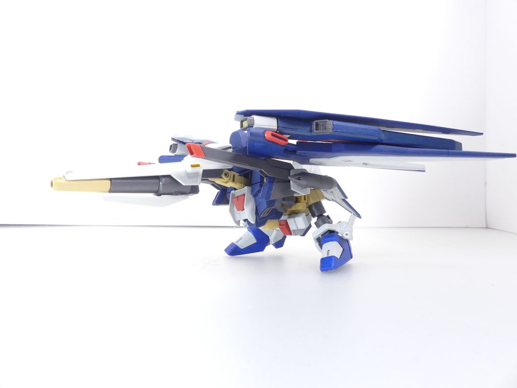 【ガンプラデータ】ベース:HGCE ストライクフリーダムガンダム使用:HGCE フリーダムガンダムHGBC メガライドランチャー など2020年最後の「GBNW」。「NEXus」、いよいよ本編のスタート・・・と言うところで続きは来年です。どこまでやれるかはお楽しみに。いつまで続くかも実は考えていません。更新ペースは最近の感じで少し遅めになります。残った武装レビューもお楽しみに(最近発売のものはCDCユニット除き全部購入済み)・・・ということでブルーバード。「NEXus」主人公、コウメのガンプラ。見ての通り、ストフリを鳥形戦闘機として見立てた奇抜な外見を持ちます。「EX」最終回あたりでちらみせしたものがようやく形になりました(製作ストーリーで)。