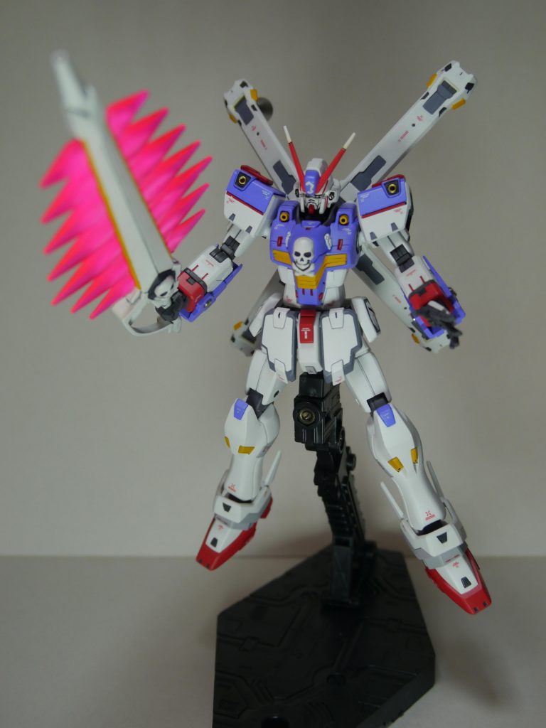 正面肩の丸?の部分は塗装が面倒でなのでメタルパーツ化しました青い部分に赤のエナメルでの塗装が上手くいってません 色が濁ってしまいました要検討です