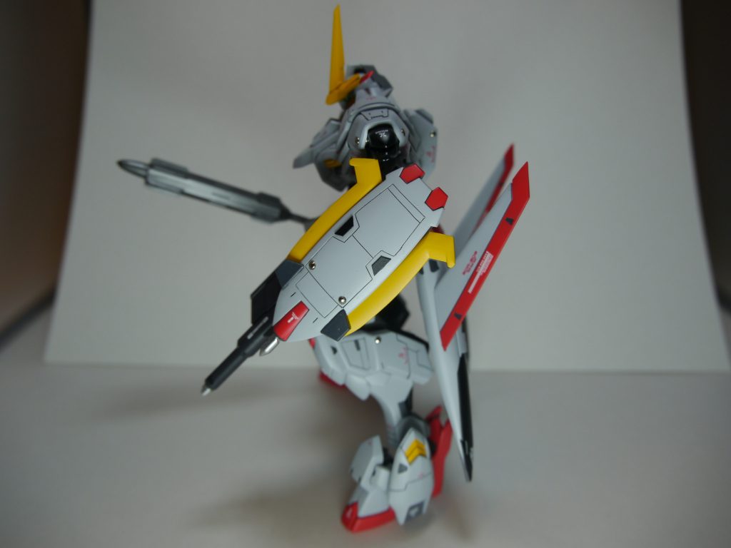 シールドモールドの作りが浅かったため台形部分を完全に削り、プラバンで作り直し