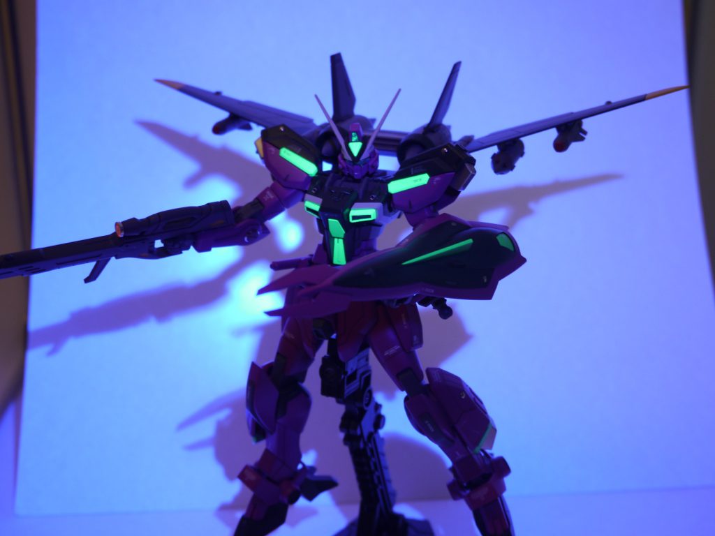 後から気づいたのですがライムグリーンは蛍光塗料でしたブラックライトで光ります