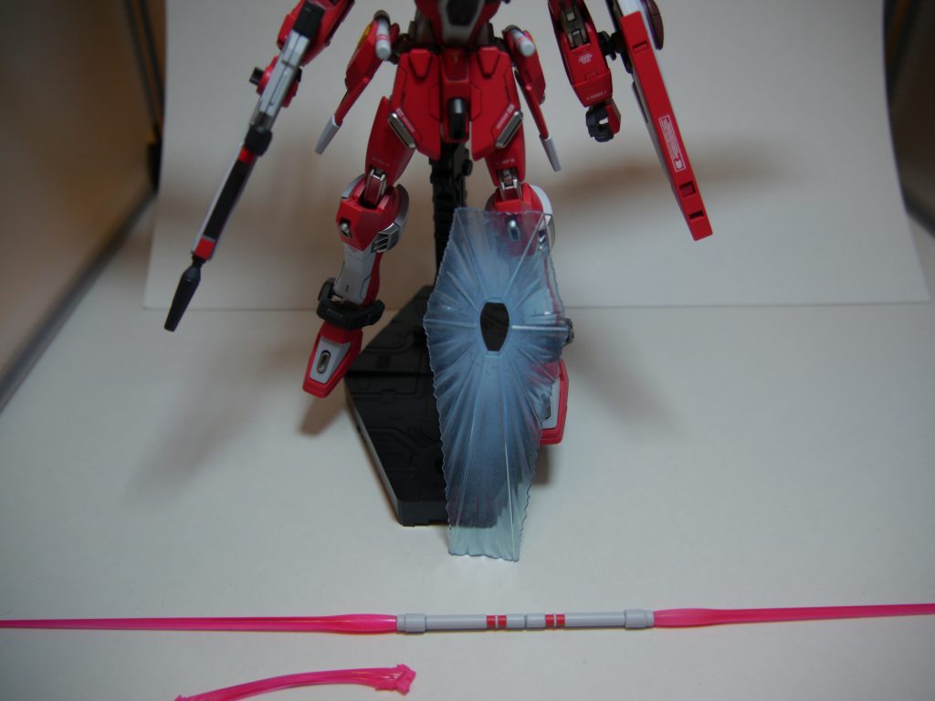 ビームシールドなどのクリアー部品は白でグラデーションしてますピンクは蛍光ピンクでも塗装してるためブラックライトで光ります　写真ではグラデーションが見にくくなってます