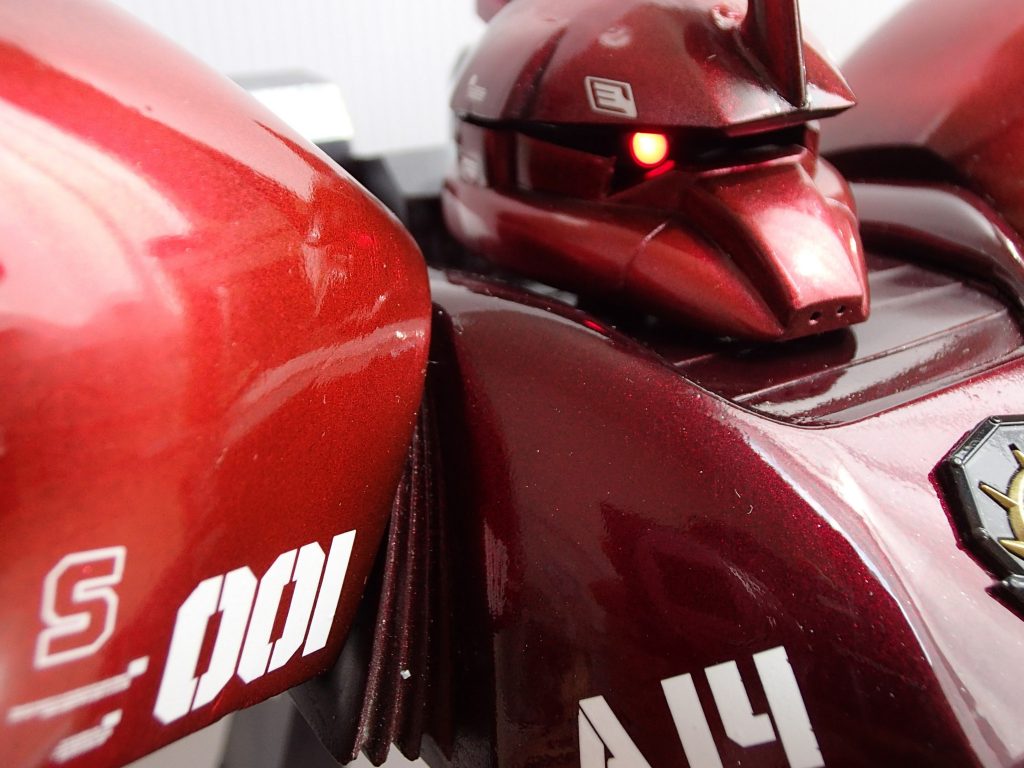 モノアイはひかります。