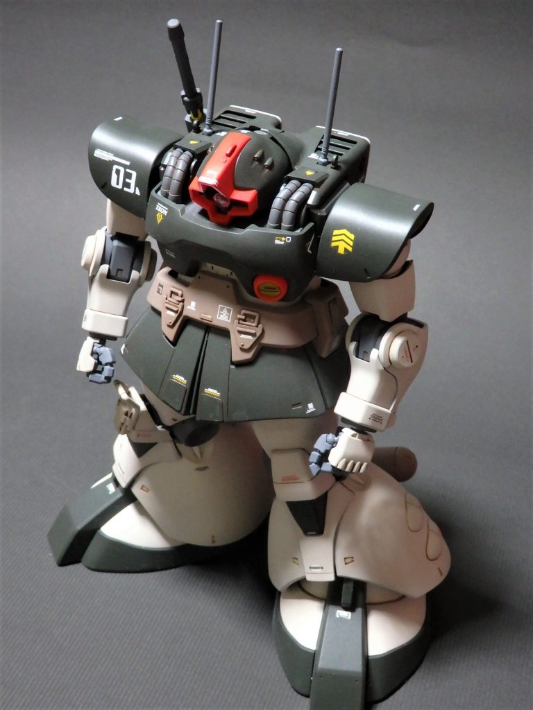 　腹部にはハンドグレネードを下げるバックルぽい　モールドを追加してみました。